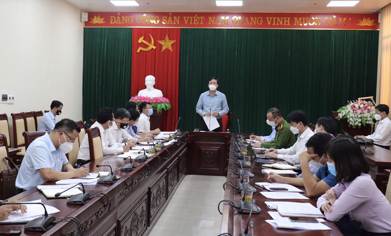 Phó Chủ tịch UBND tỉnh Lê Ô Pích kiểm tra công tác phòng chống dịch Covid-19 tại Lạng Giang