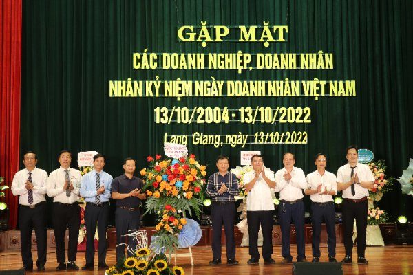 Lạng Giang kỷ niệm Ngày Doanh nhân Việt Nam 13/10/2004-13/10/2022
