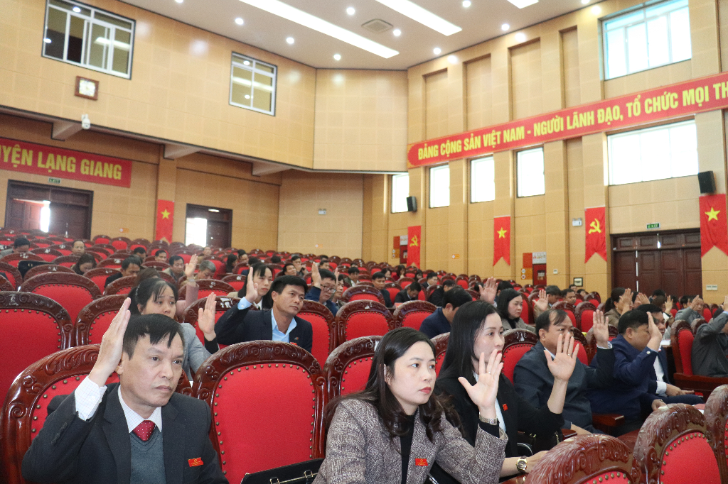 Lạng Giang: tổ chức thành công kỳ họp thứ 5 HĐND huyện khóa XX nhiệm kỳ 2021-2026