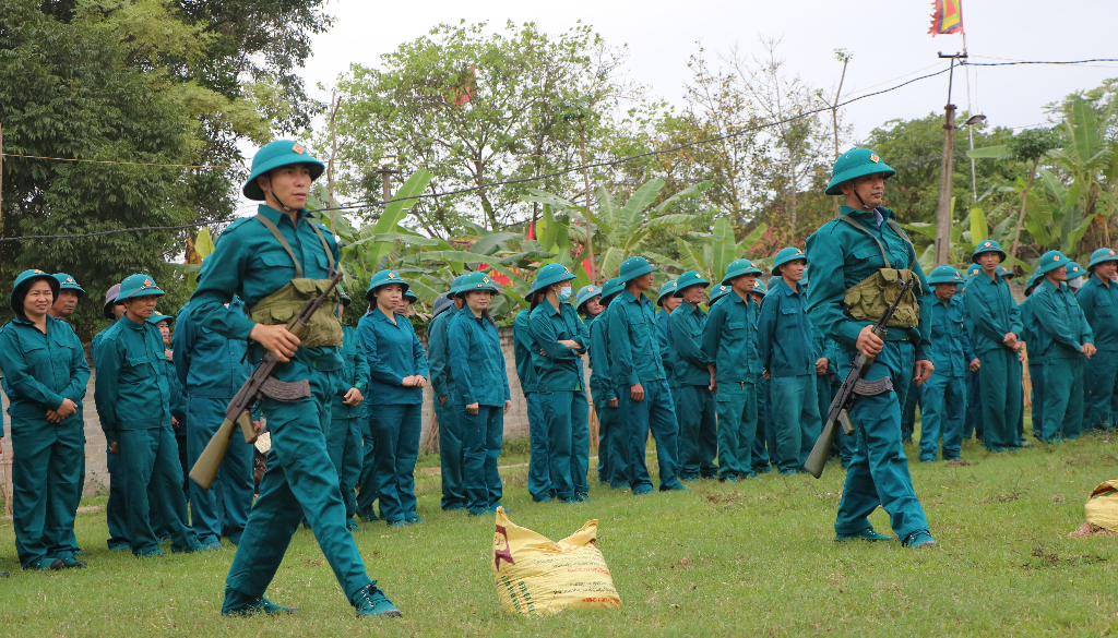 Lạng Giang ra quân huấn luyện dân quân tự vệ năm 2023