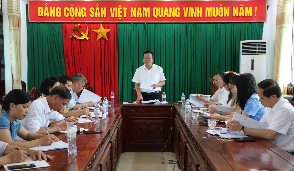 Đồng chí Nguyễn Văn Long kiểm tra công tác thực hiện chính sách Bảo hiểm xã hội tự nguyện tại xã...