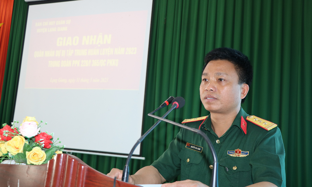 Ban CHQS huyện Lạng Giang tổ chức giao nhận quân nhân dự bị tập trung huấn luyện năm 2023