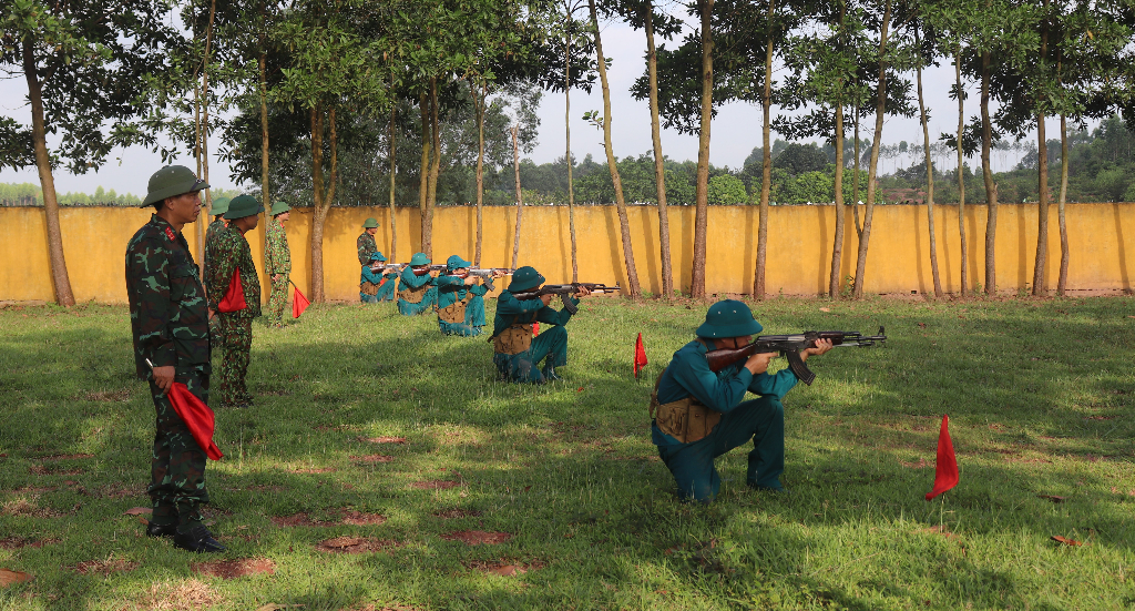 Ban Chỉ huy Quân sự huyện Lạng Giang kiểm tra bắn đạn thật cho lực lượng dân quân tại chỗ, Binh...