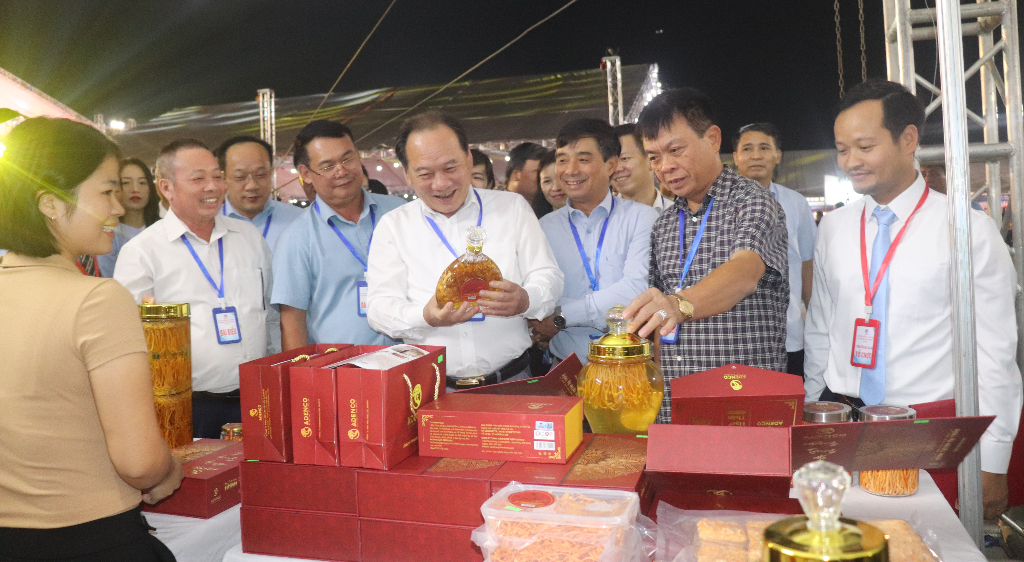 Lạng Giang: Khai mạc Hội chợ xúc tiến đầu tư - thương mại và công nghiệp năm 2023