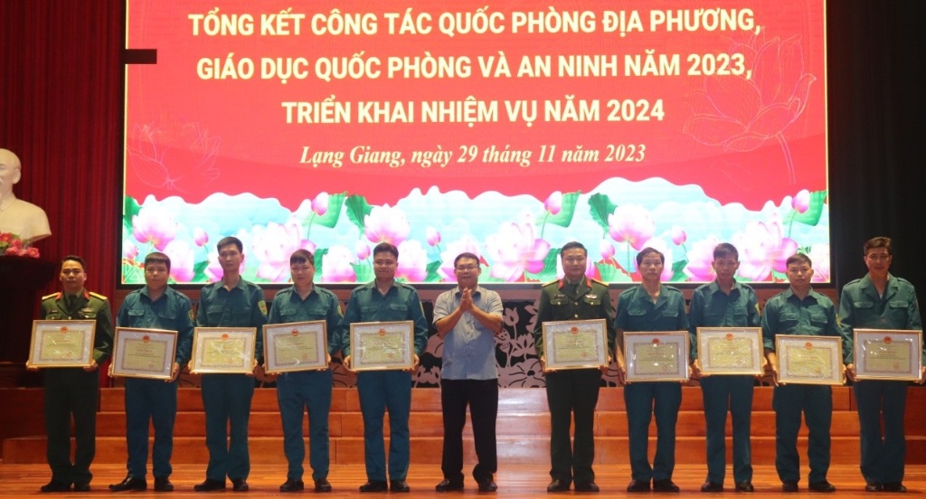 Huyện Lạng Giang Tổng kết công tác quốc phòng địa phương 2023