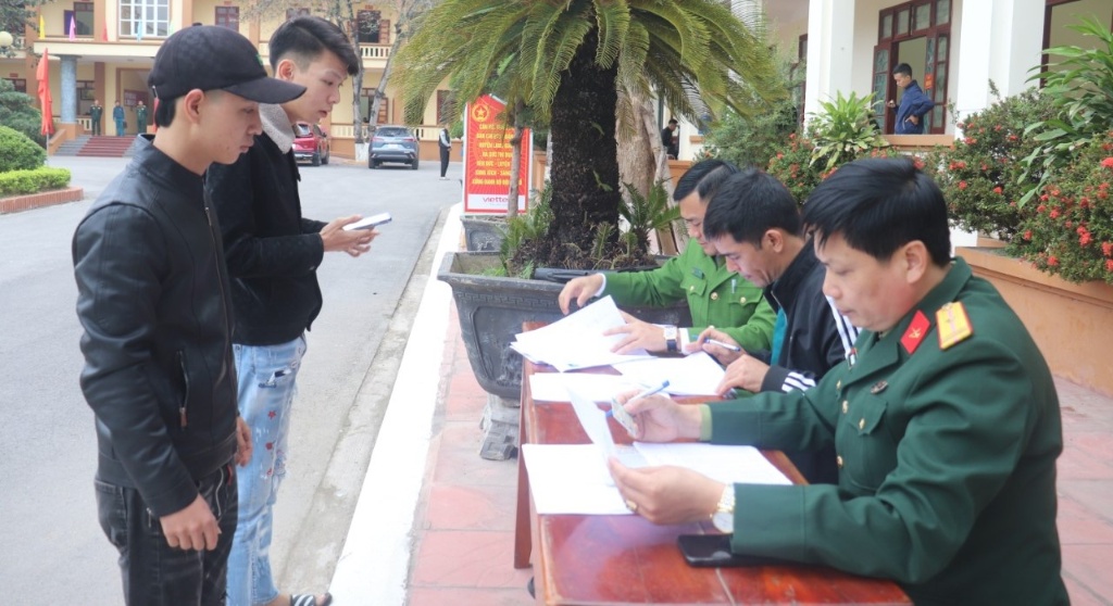 Lạng Giang: Hơn 1.400 thanh niên khám tuyển sức khỏe tại huyện nhằm tuyển chọn công dân nhập ngũ...