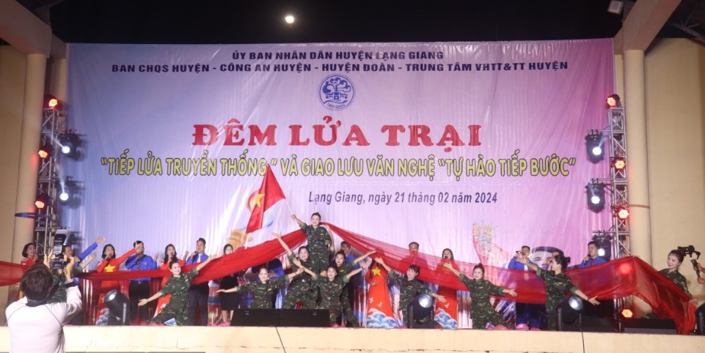 Lạng Giang: ấn tượng Đêm lửa trại và giao lưu văn nghệ động viên tân binh lên đường nhập ngũ