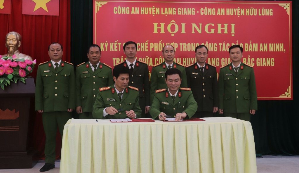 Ký kết quy chế phối hợp công tác đảm bảo ANTT khu vực giáp ranh giữa công an huyện Lạng Giang...