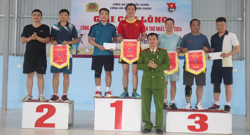 Công an huyện Lạng Giang tổ chức Giải cầu lông mở rộng 2024
