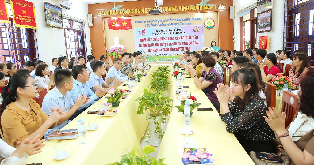 Phòng GD&ĐT huyện Tân Uyên, tỉnh Lai Châu tham quan, học tập và trao đổi kinh nghiệm về công tác...
