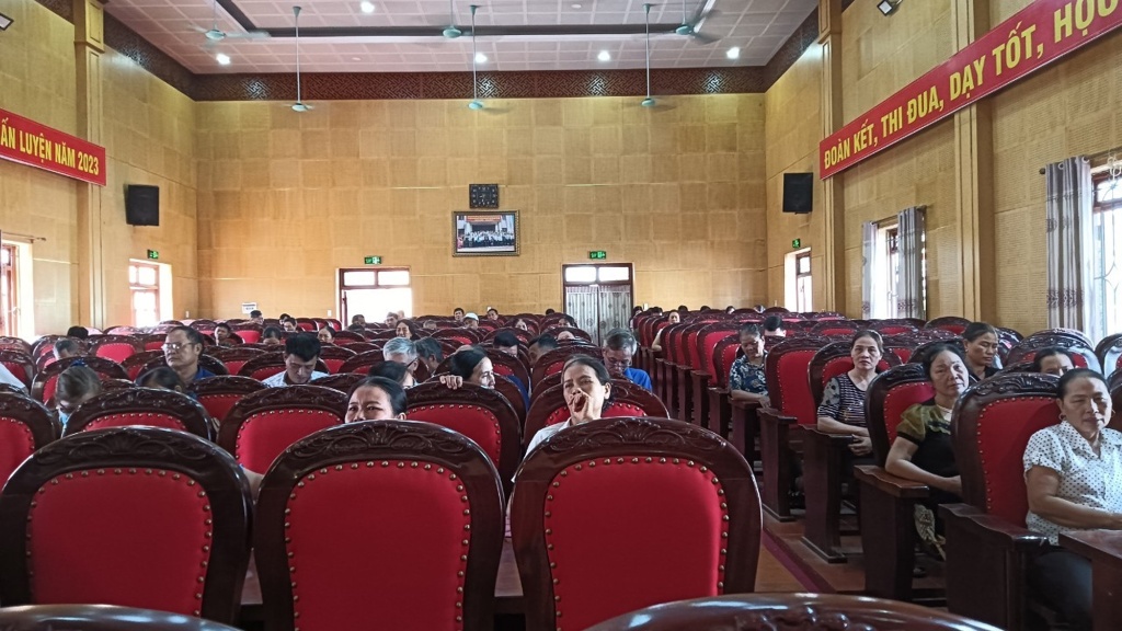 Phòng Tư pháp huyện Lạng Giang phổ biến Luật thực hiện dân chủ cơ sở