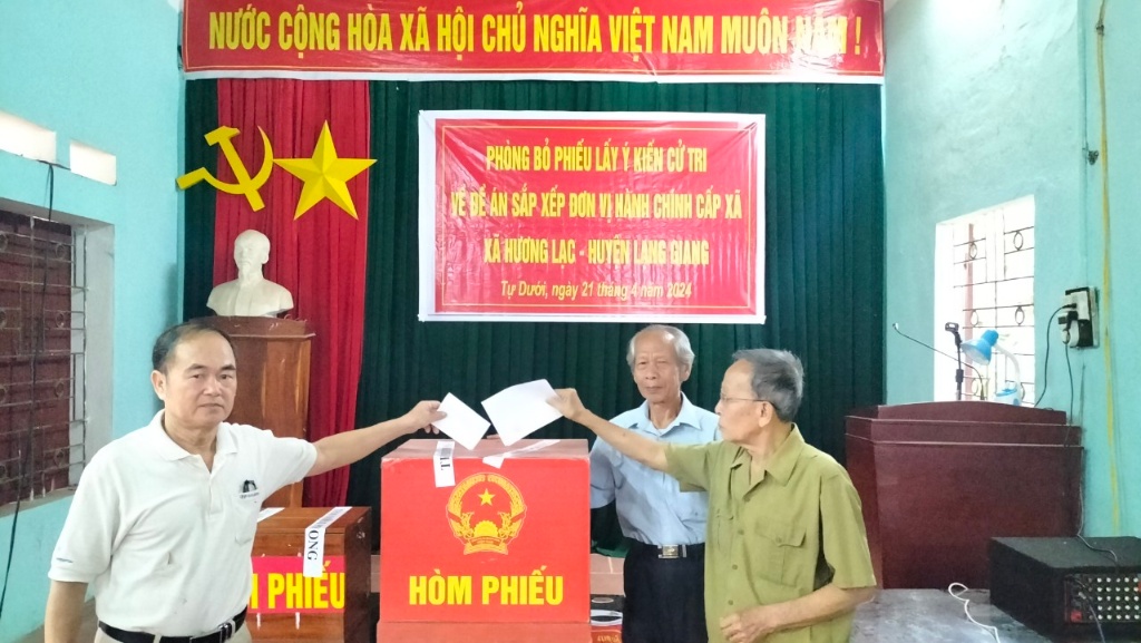 Hương Lạc: Hơn 7 nghìn cử tri bỏ phiếu về sắp xếp đơn vị hành chính