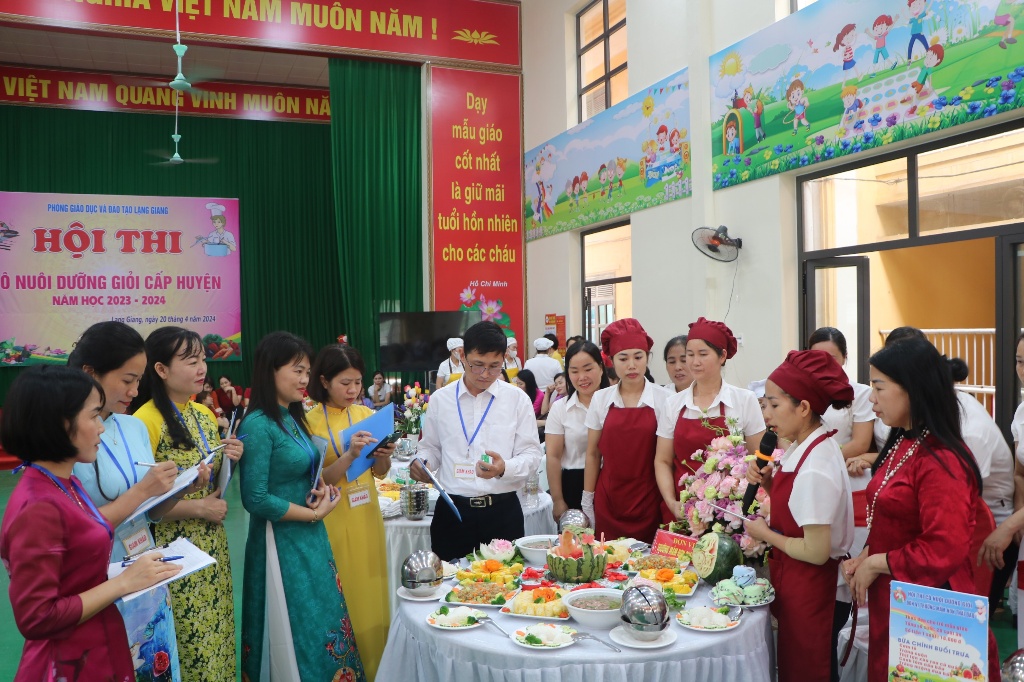 Lạng Giang sôi động hội thi “Cô nuôi dưỡng giỏi” cấp huyện năm học 2023 - 2024