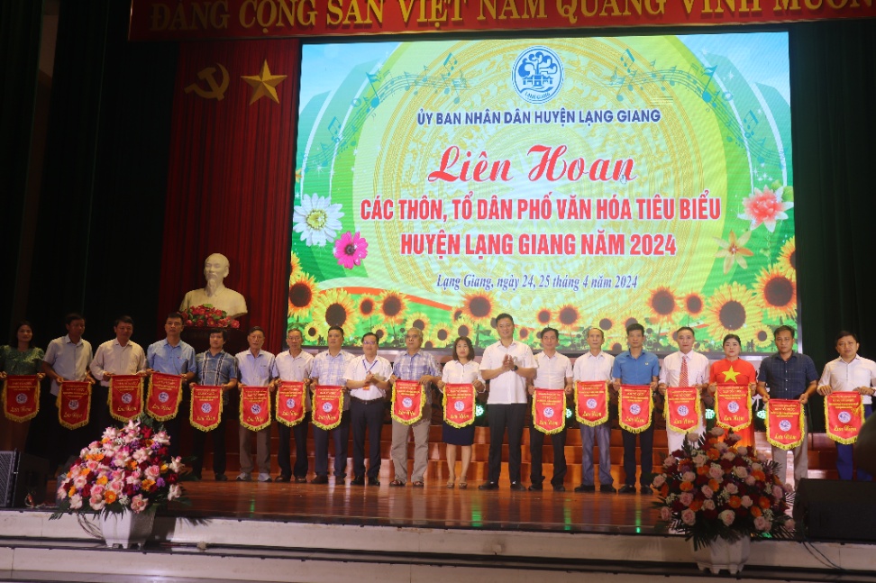 Khai mạc Liên hoan văn nghệ các thôn, tổ dân phố văn hoá tiêu biểu huyện Lạng Giang năm 2024