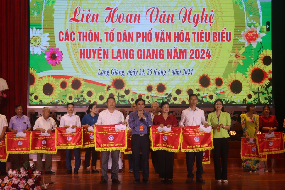 Bế mạc Liên hoan văn nghệ các thôn, tổ dân phố văn hoá tiêu biểu huyện Lạng Giang năm 2024