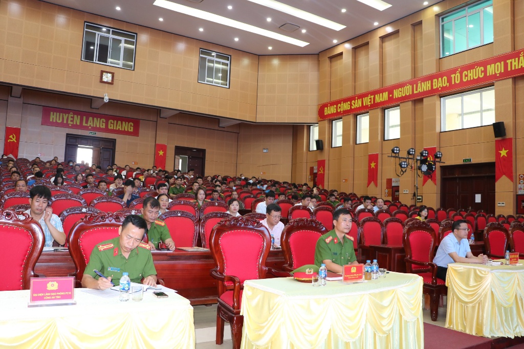 Lạng Giang tổ chức hội nghị tuyên truyền phổ biến pháp luật về công tác tái hoà nhập cộng đồng...