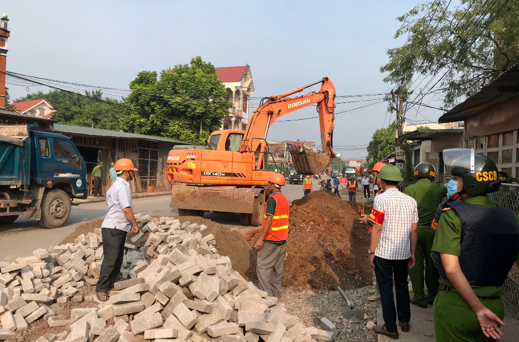 Construction of project upgrading and improving the provincial road No 292 protected
