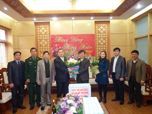 Lãnh đạo Huyện ủy - HĐND-UBND - UBMTQ huyện Lạng Giang tặng quà tết “Vì người nghèo ” tại Yên Thế